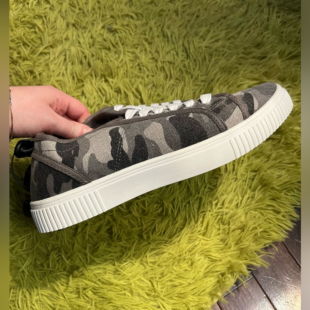 3/$10 Ardene Camo Comfort Foam Sneakers 8 - Picture 3 of 4